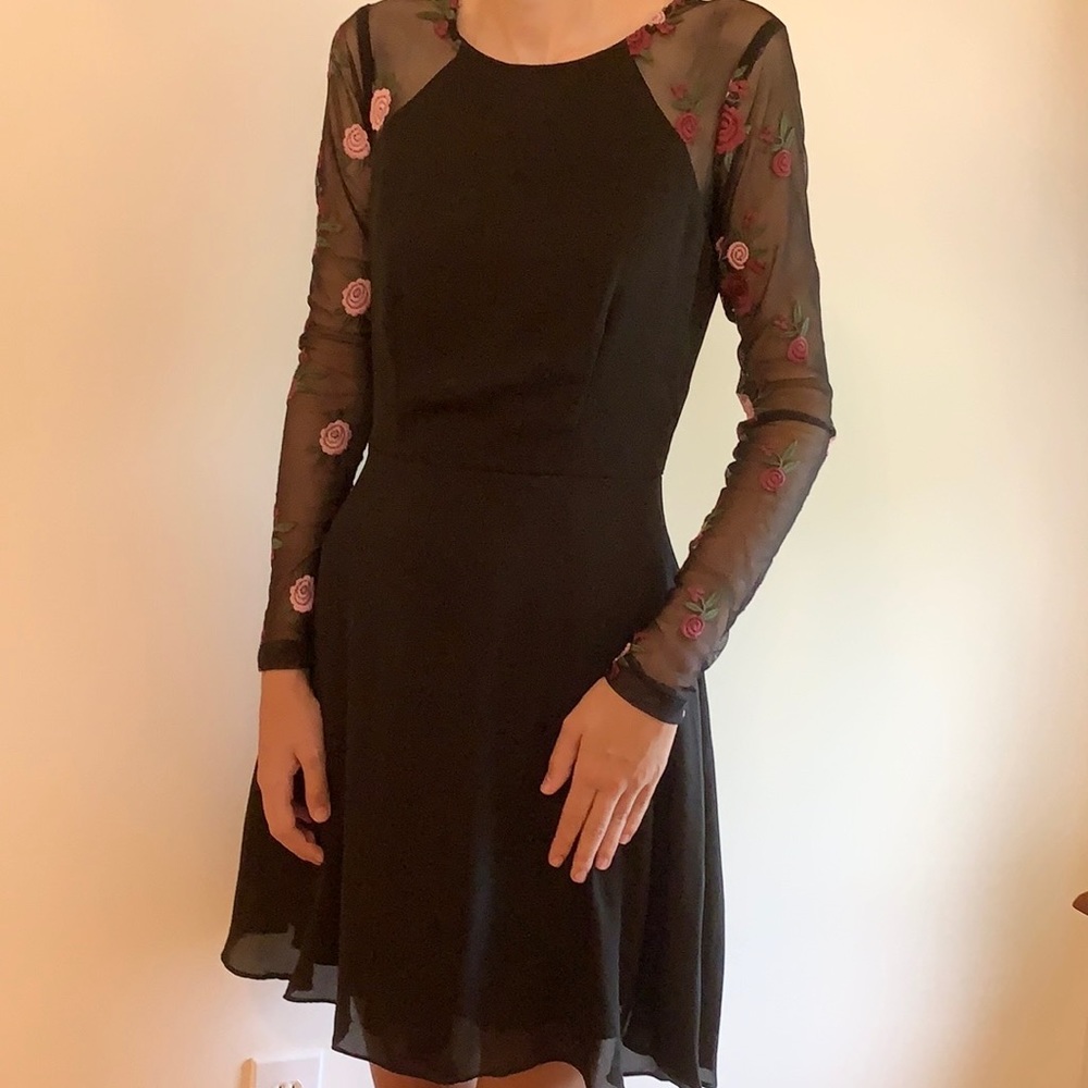 B. Darlin Embroidered Floral Sleeves Dress Sz 5/6